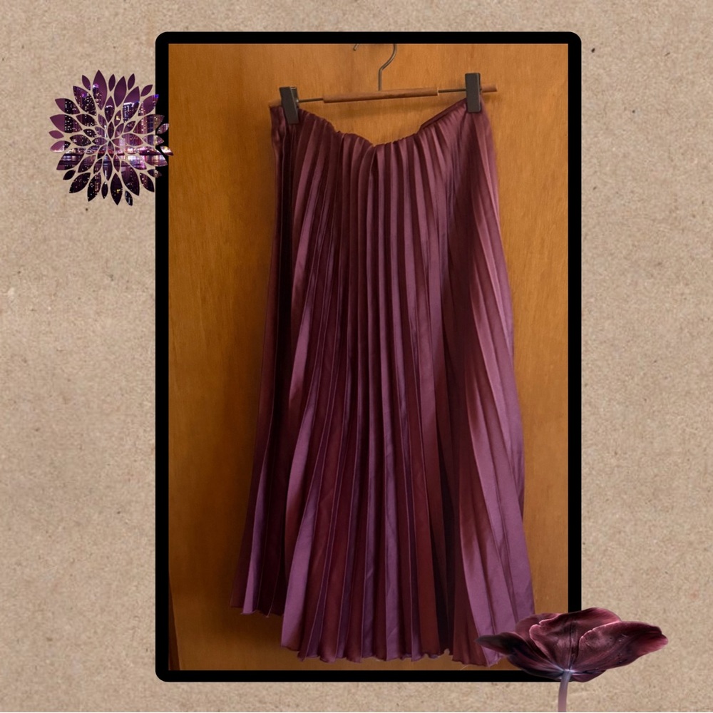 Zara burgundy pleated skirt. Midi length. Size Medium.